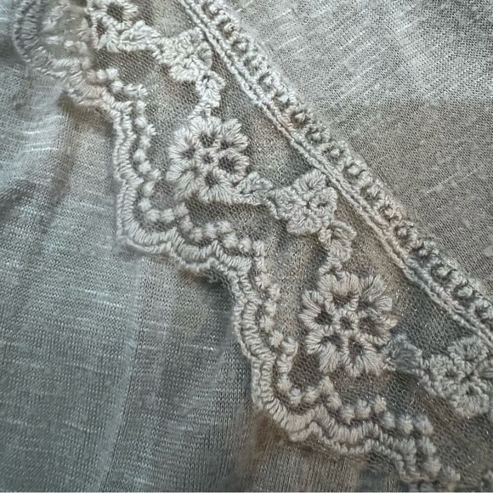 Francesca’s long sleeve olive green lace lined top size medium - Picture 4 of 6